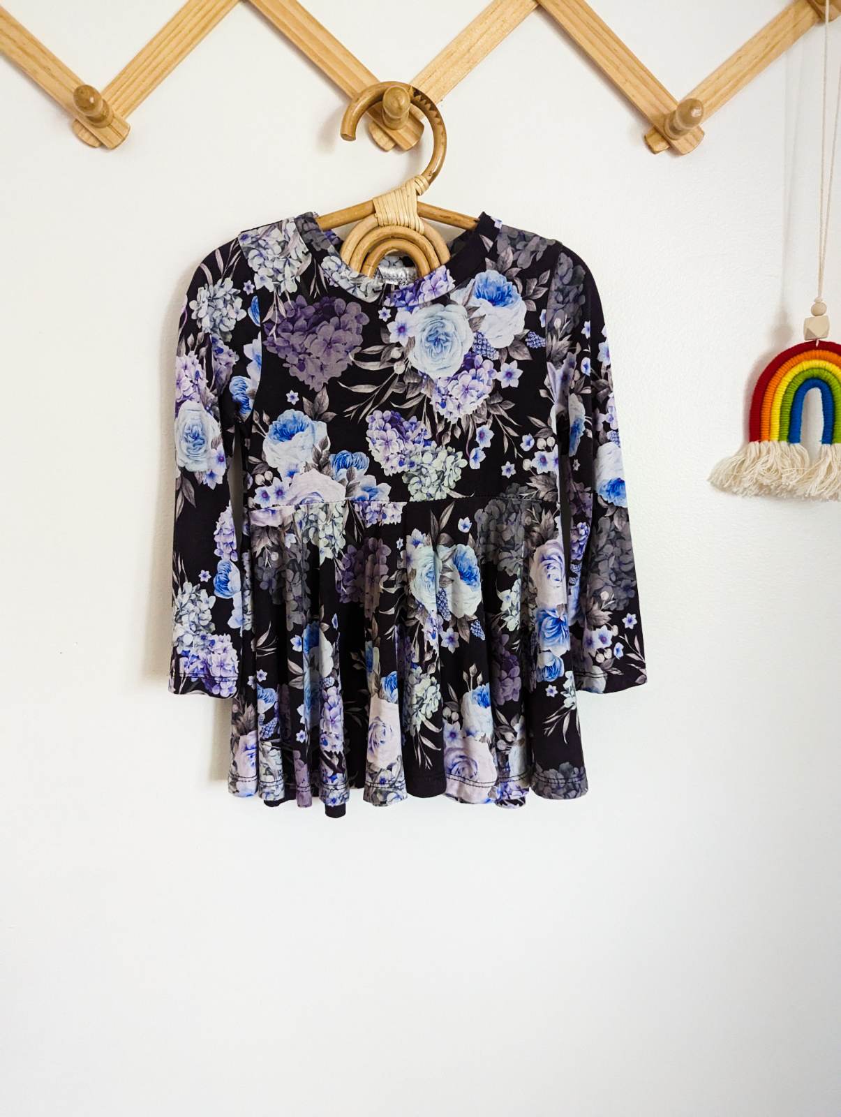 Vi & Jax Long Sleeve Peplum Tunic in Black Floral (2/3)