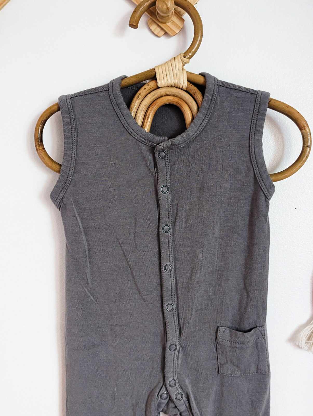 Kyte Baby Sleeveless Snap Romper in Grey (3-6)