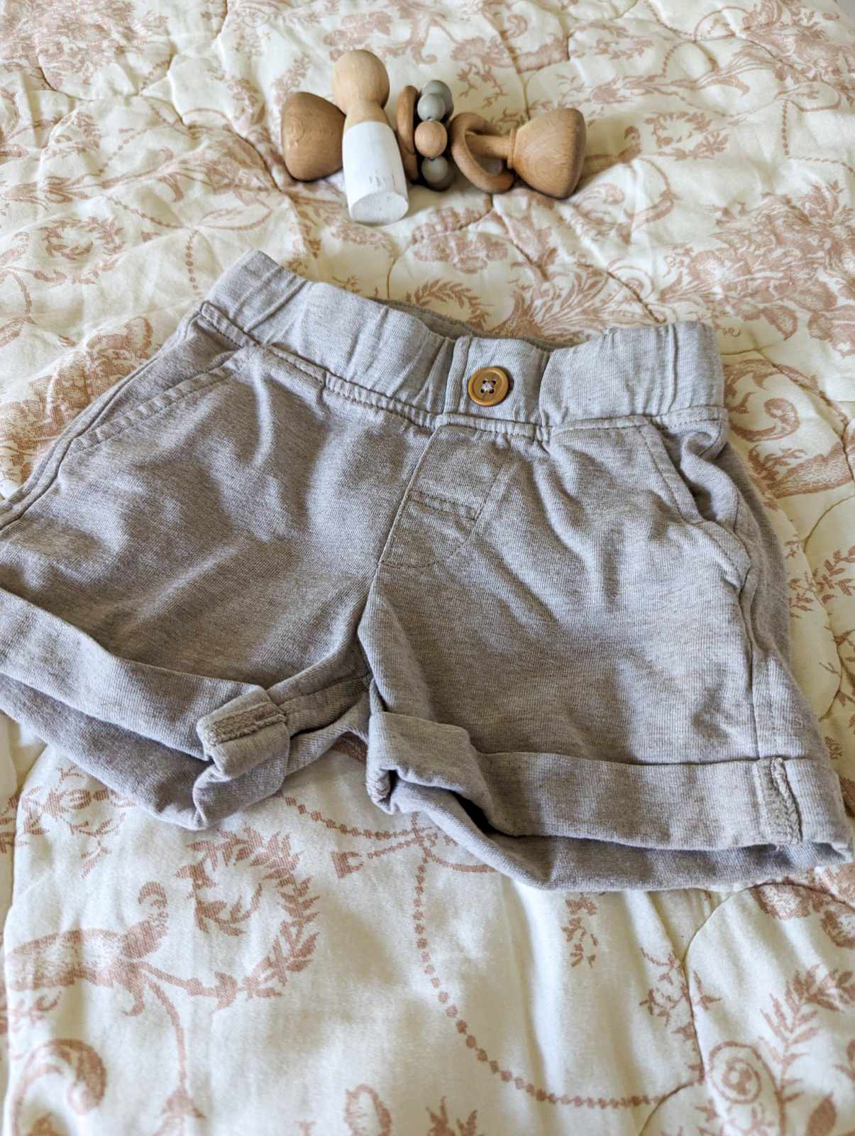 H&M Beige Cotton Shorts (4-6m)