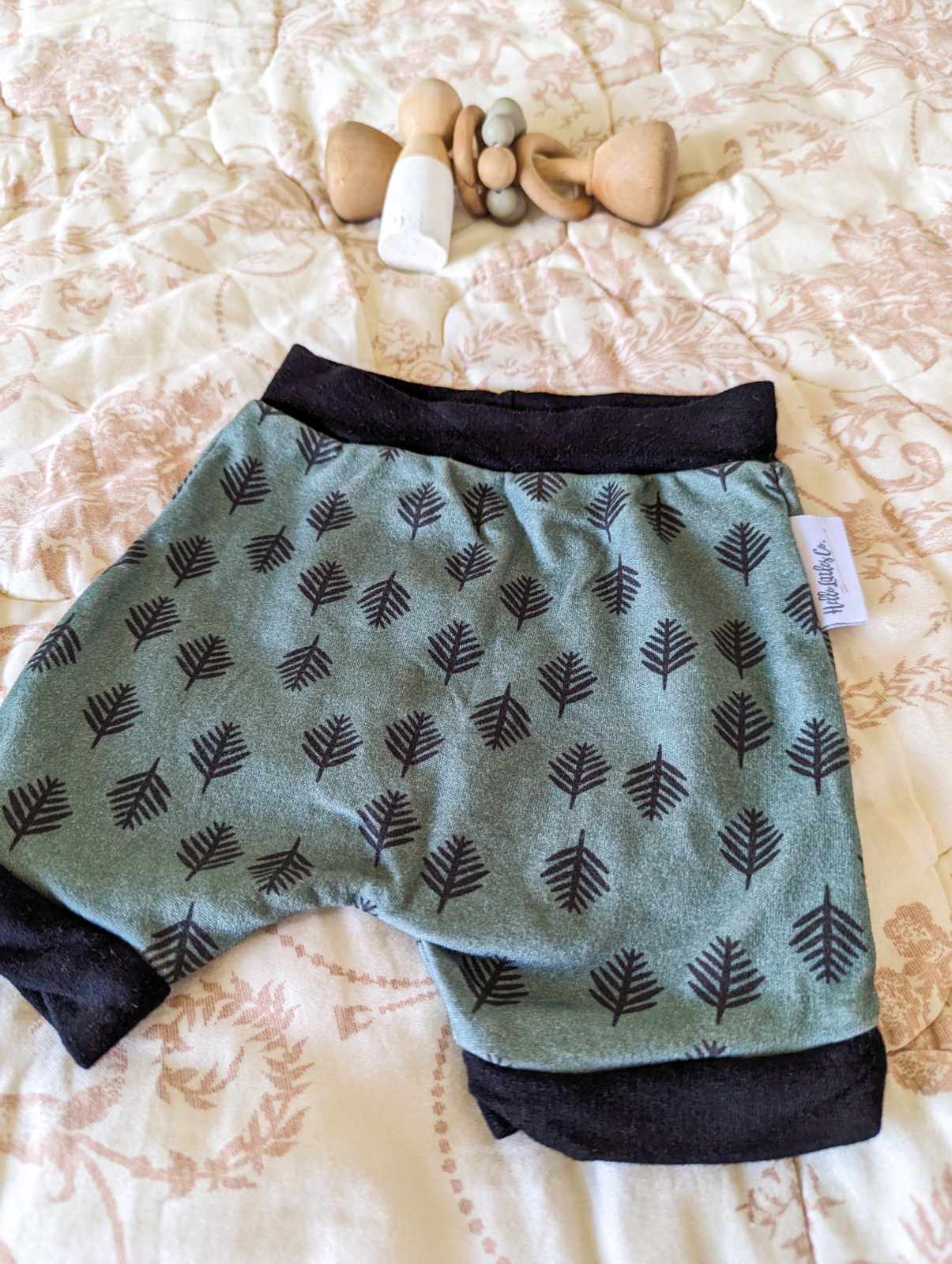 Hello Littles Co. Alpine Fern Shorts (3-6)