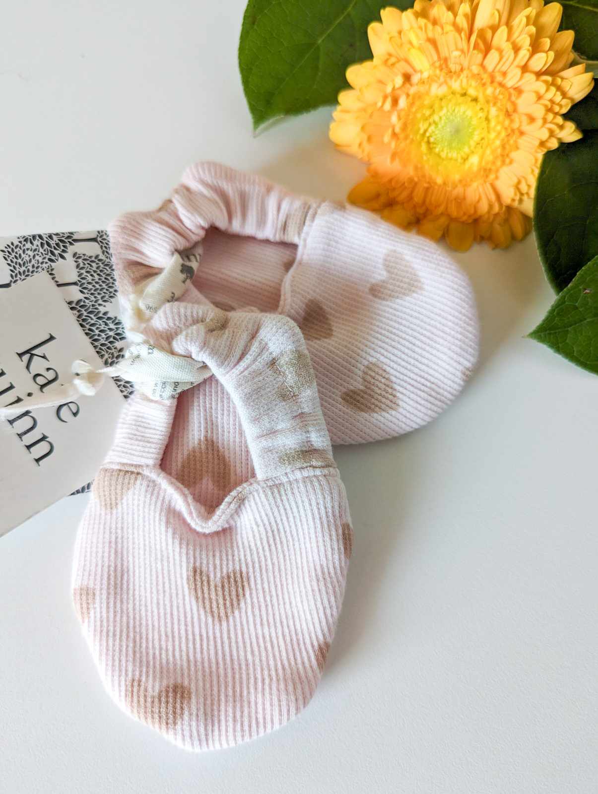 Kate Quinn Organic Cotton Ribbed Booties in Hearts (3-6)