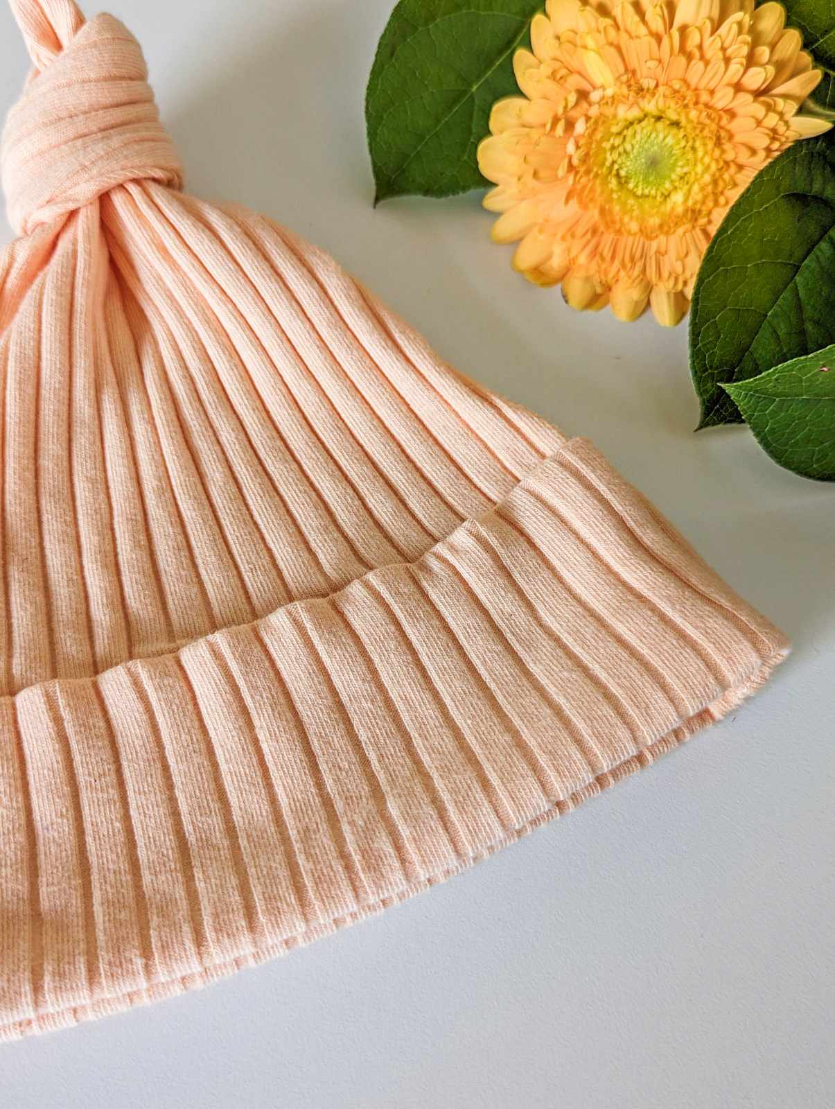 Kate Quinn Organic Cotton Ribbed Knot Hat in Peach (3-6)