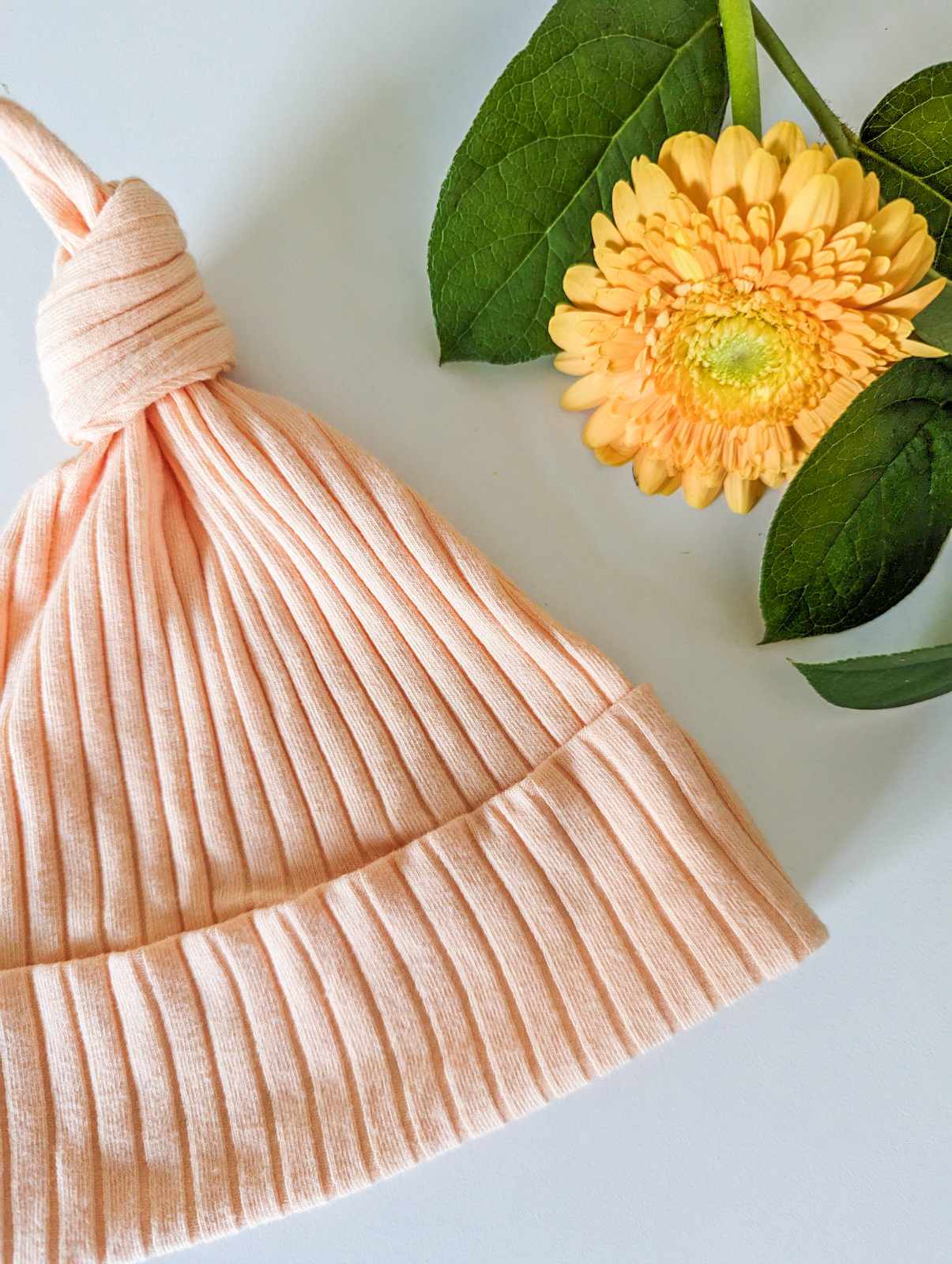 Kate Quinn Organic Cotton Ribbed Knot Hat in Peach (3-6)