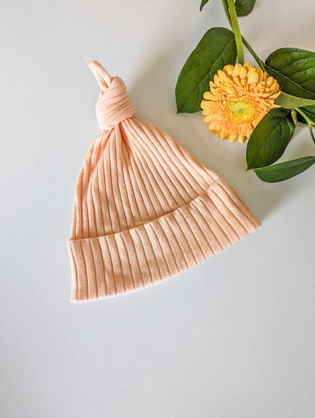 Kate Quinn Organic Cotton Ribbed Knot Hat in Peach (3-6)