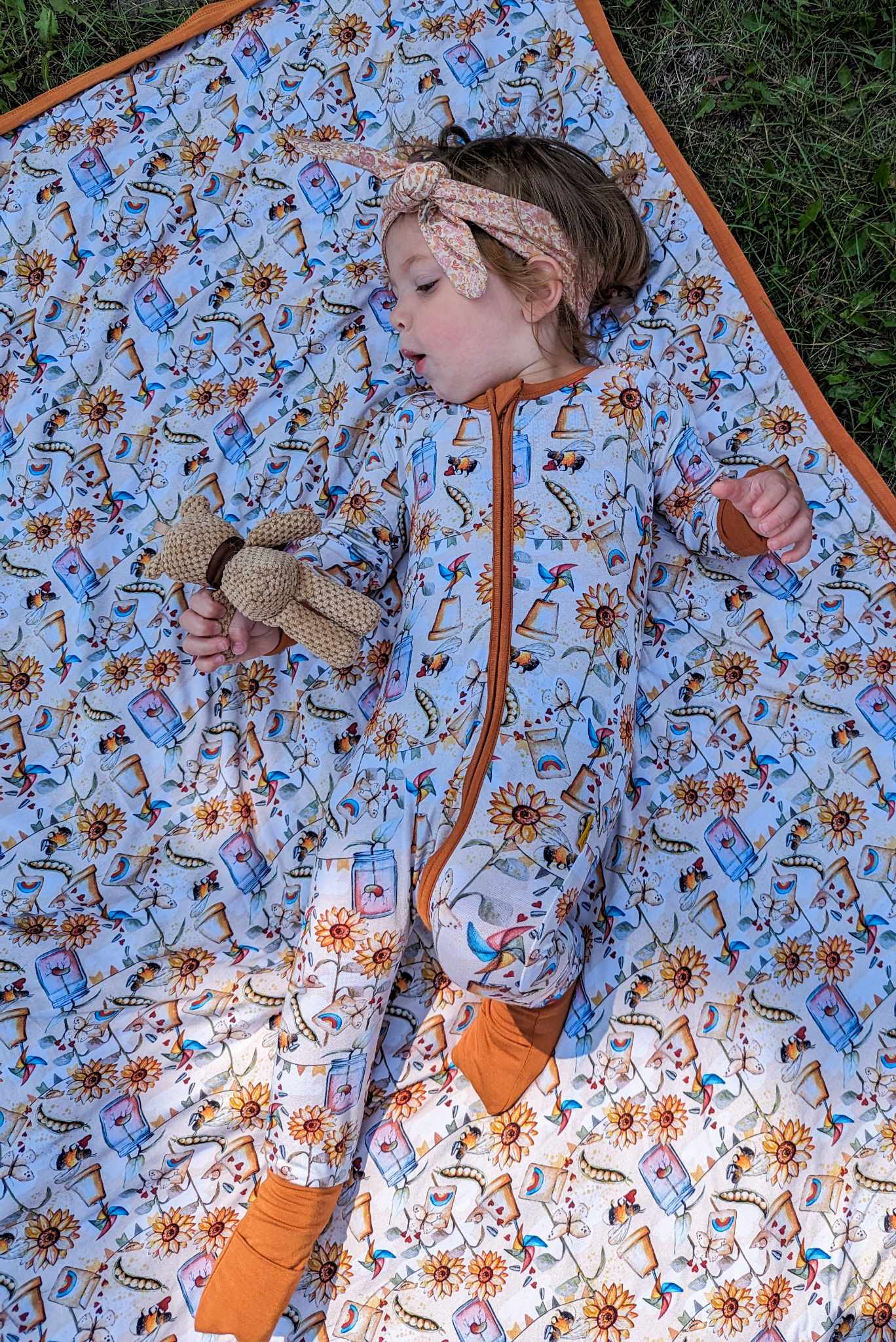 Baby Bear Bamboo Zippies in "The Bees Peas"