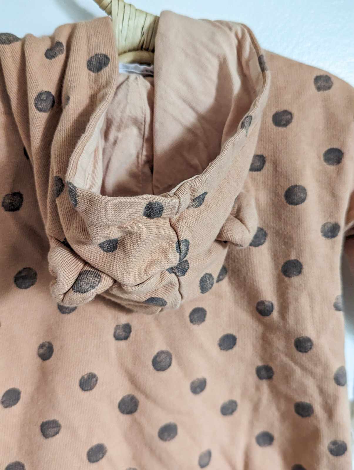 Zara Hooded Romper in Peachy Polka Dots (3-6)