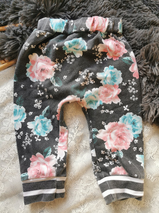 Unknown Brand Panda Pant in Dark Floral (6-12)