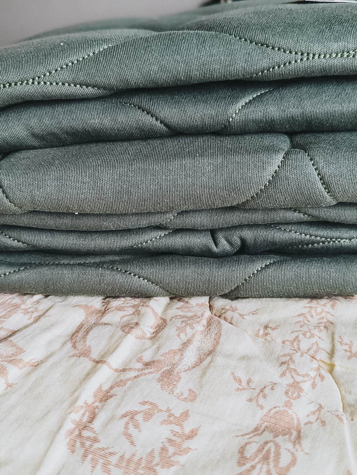 Kate Quinn Organic Cotton Classic Circle Quilt in Agave Green