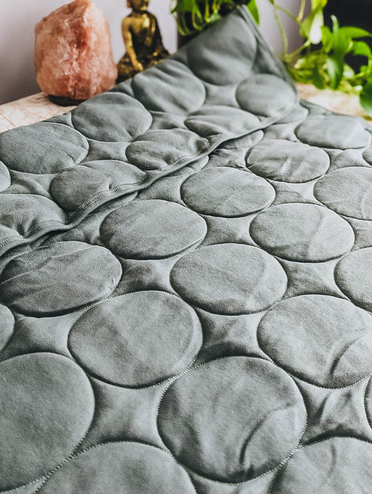 Kate Quinn Organic Cotton Classic Circle Quilt in Agave Green