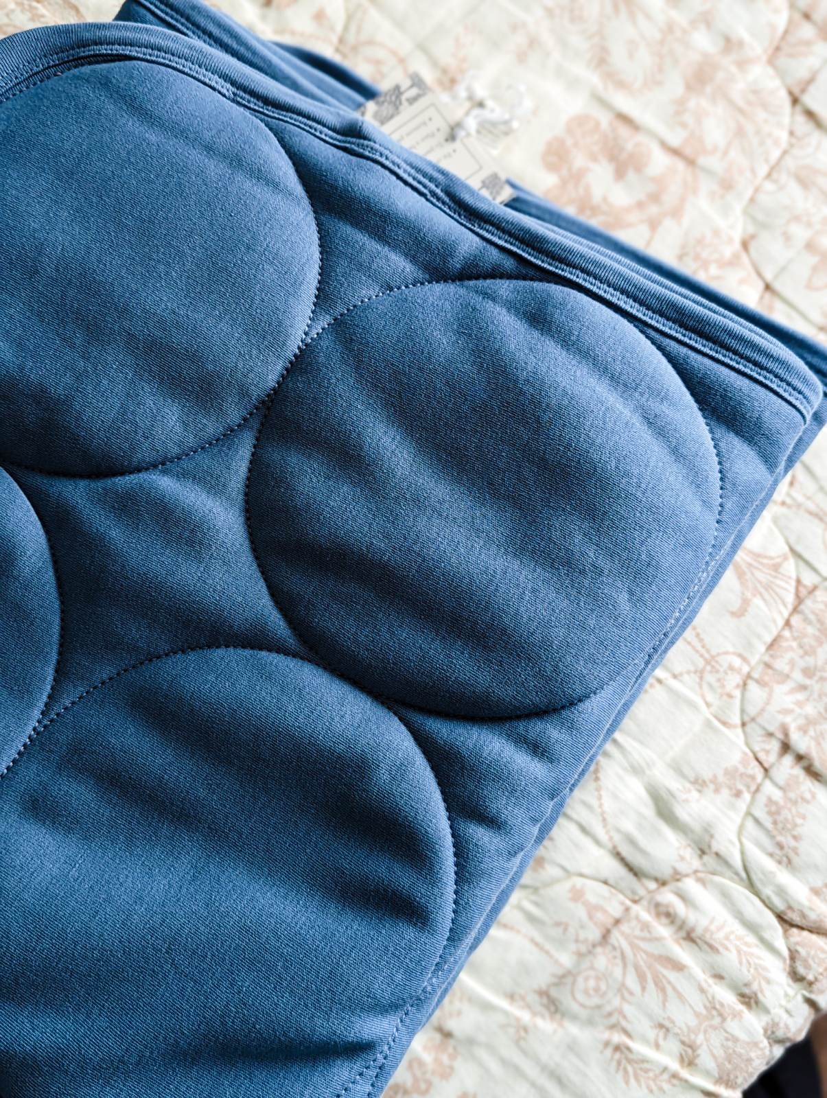 Kate Quinn Bamboo Classic Circle Quilt in Horizon Blue