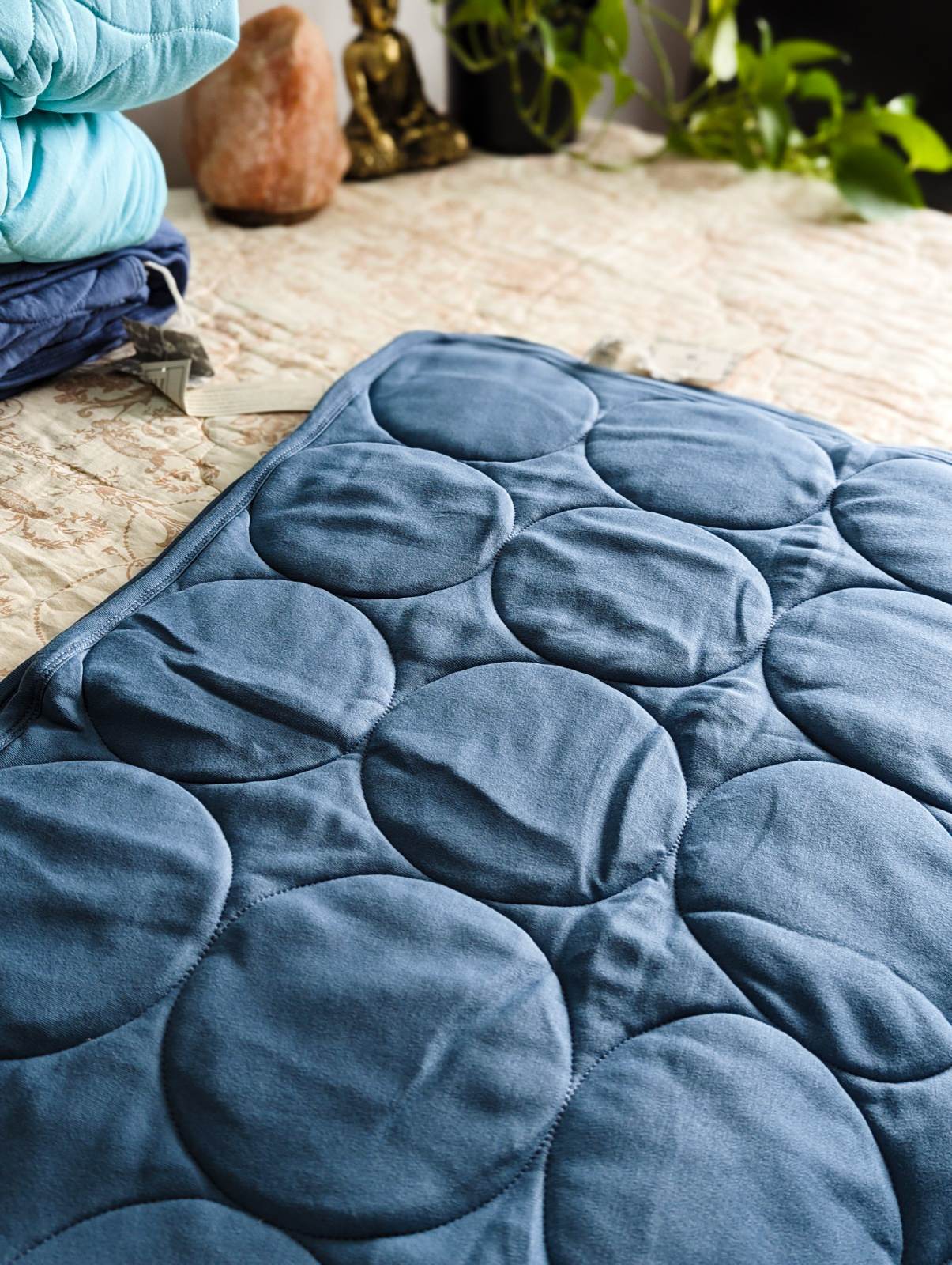 Kate Quinn Bamboo Classic Circle Quilt in Horizon Blue