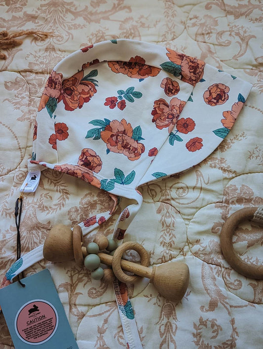 Little & Lively Sun Bonnet in White Florals (2-4T)